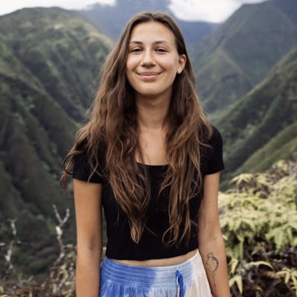 Meet your Posher, Gabriela - Picture 1 of 1